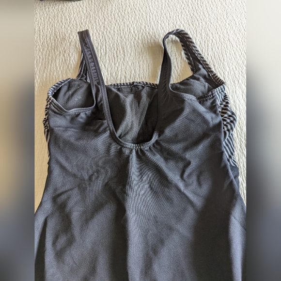 TYR swimsuit size 6 - Picture 2 of 6